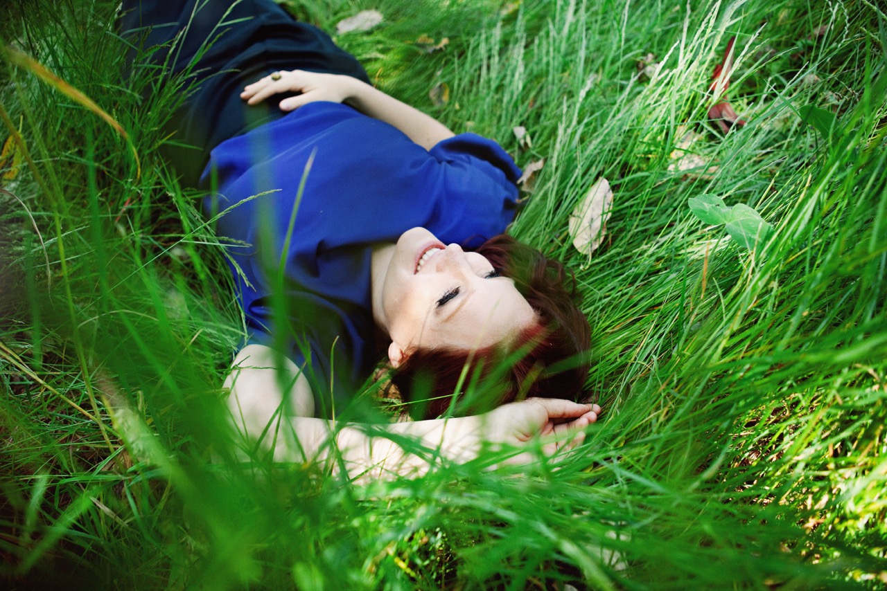 Photo of Sarah Vardy in the grass
